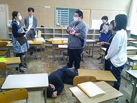 教室内で倒れた児童に対しての対応中