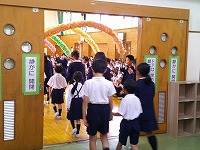 入場！