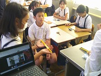 パスタを受け取る様子