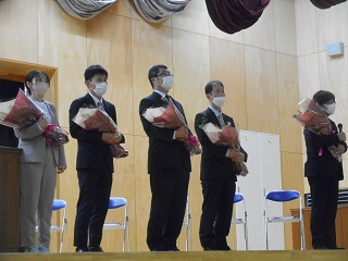 右 右