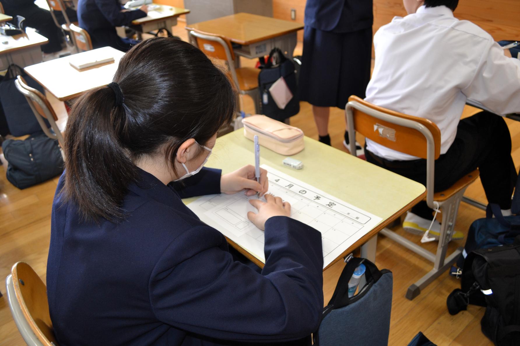 早速、仕事にとりかかっています