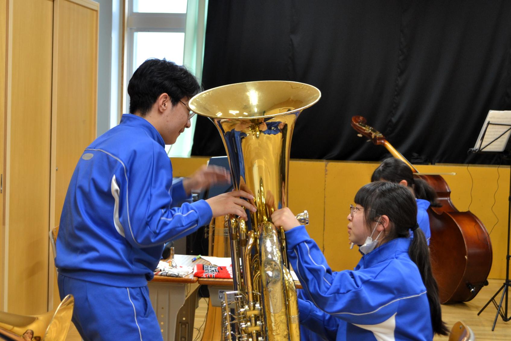 音を出すコツを丁寧に教えています