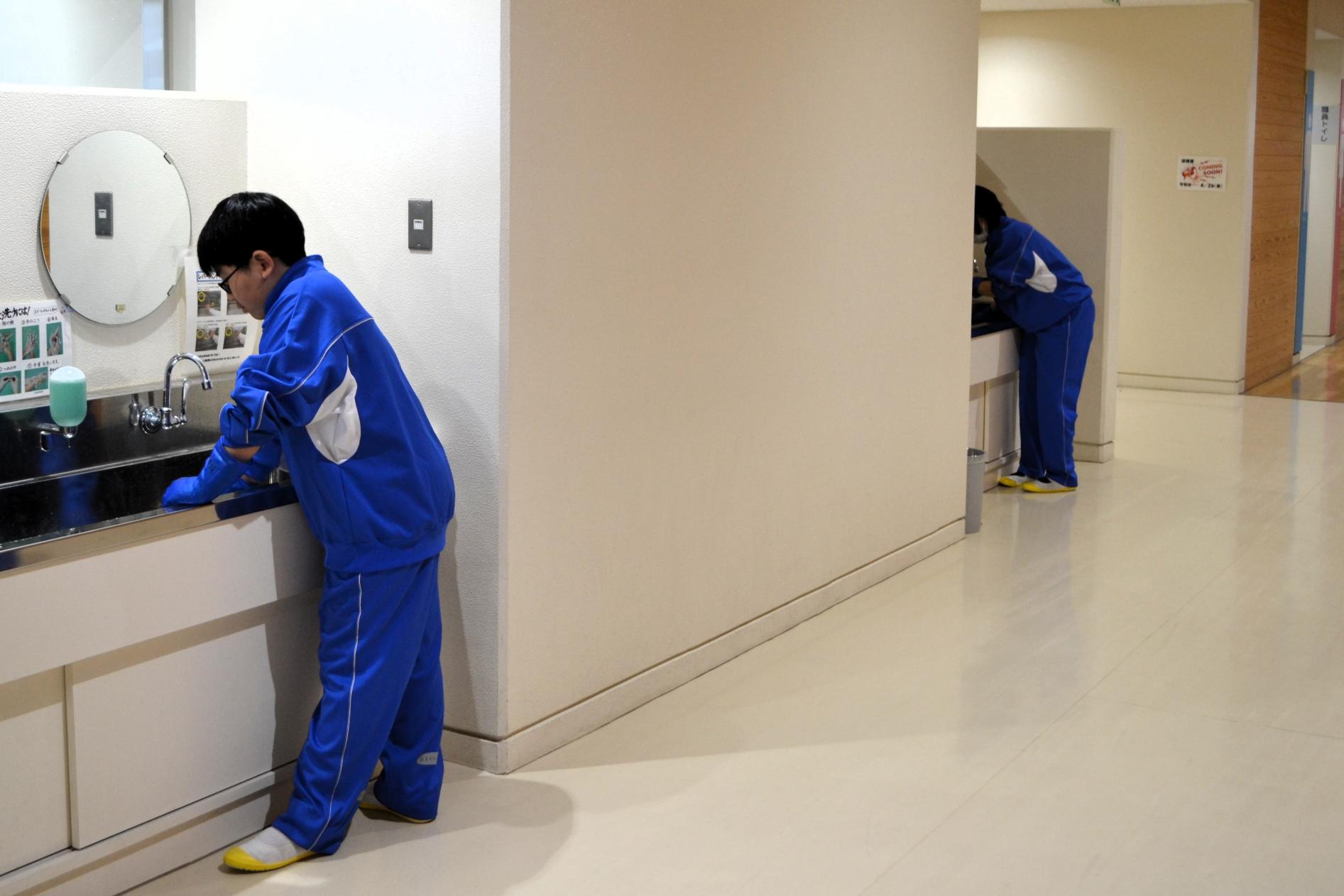 水道掃除も、もくもくと