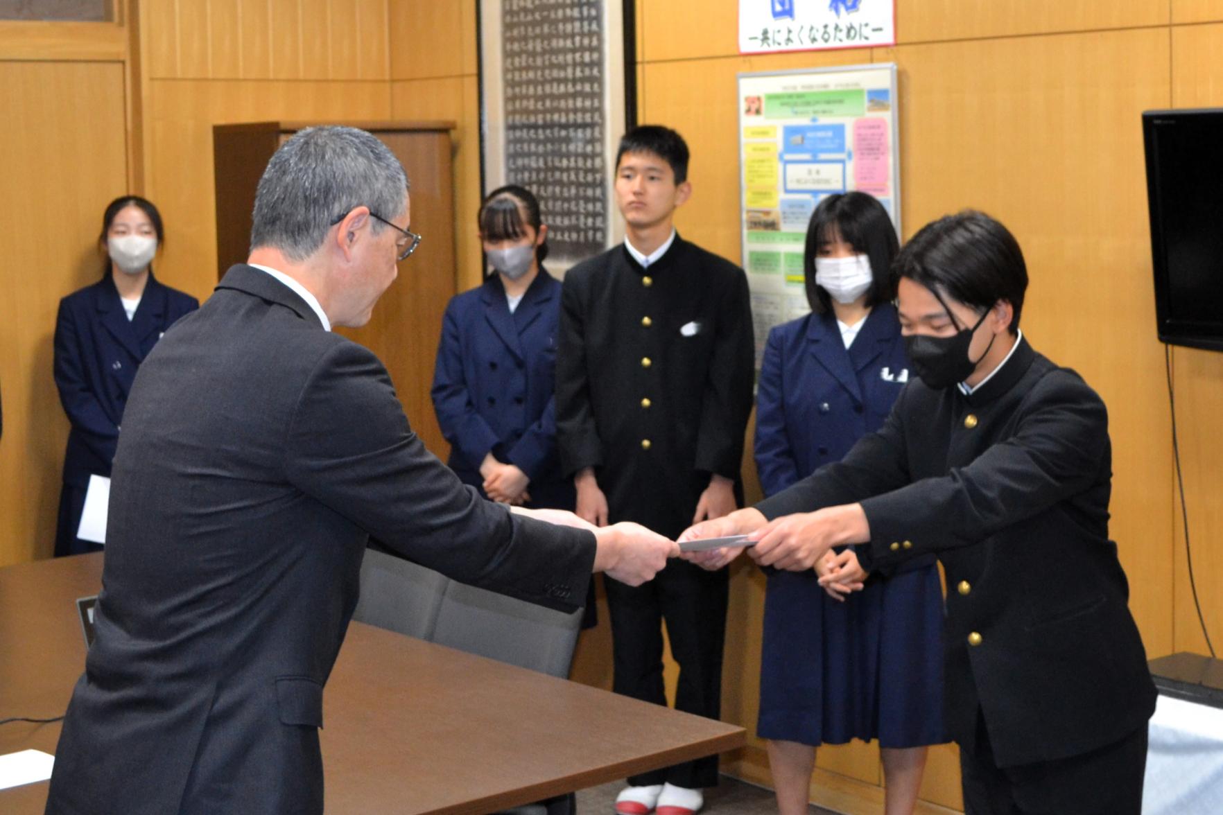 みなさん、前期の間、よろしくお願いします