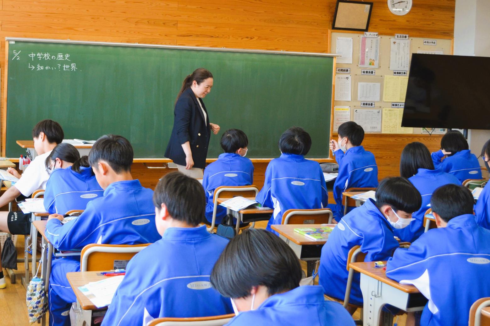 社会科の学習中