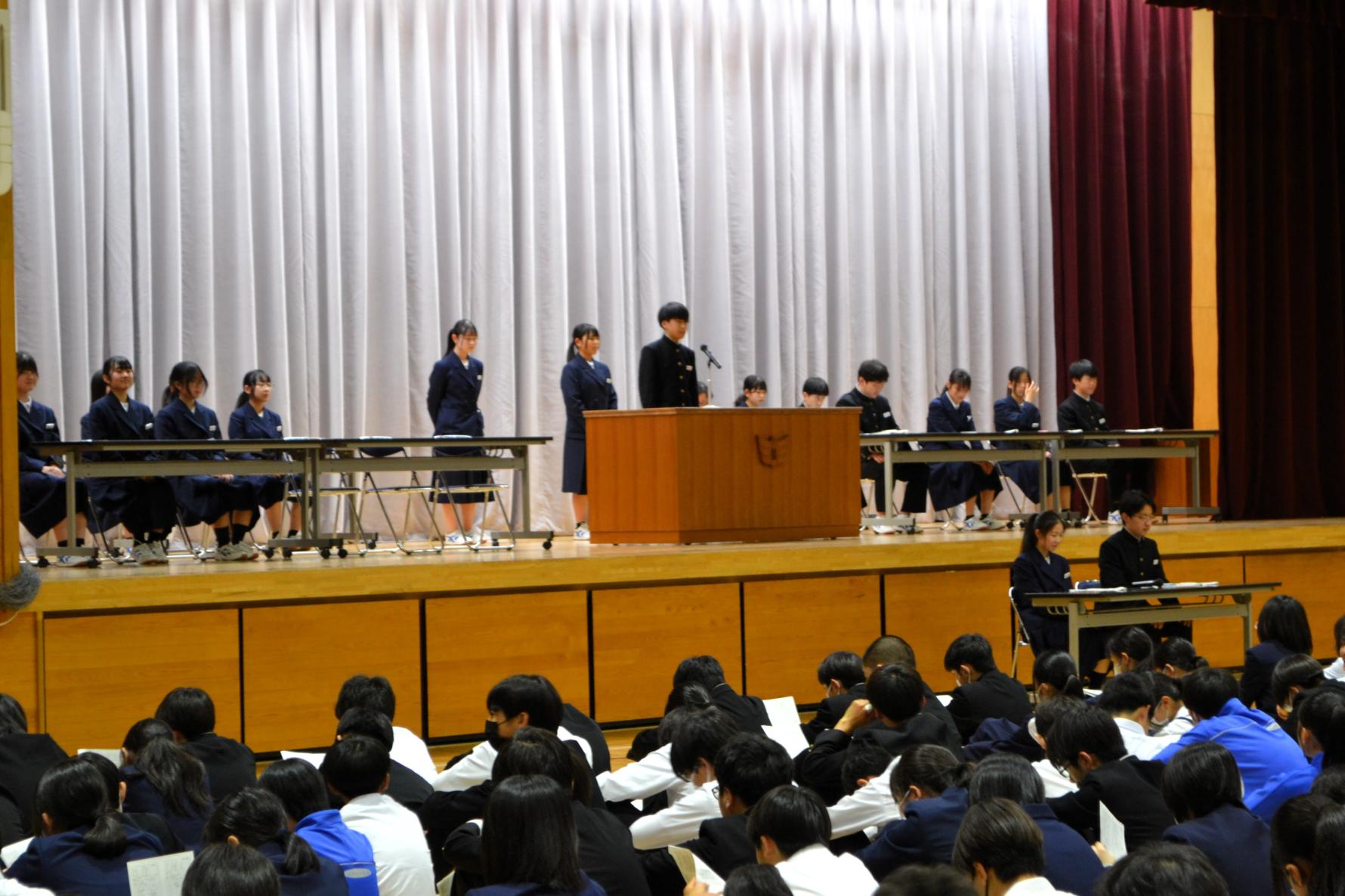各委員会からの年間予定の説明です
