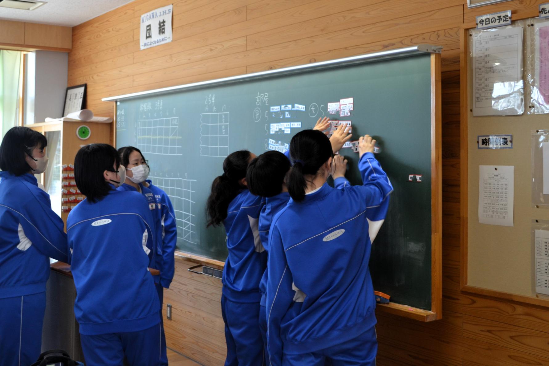 バスや新幹線の座席を考えています