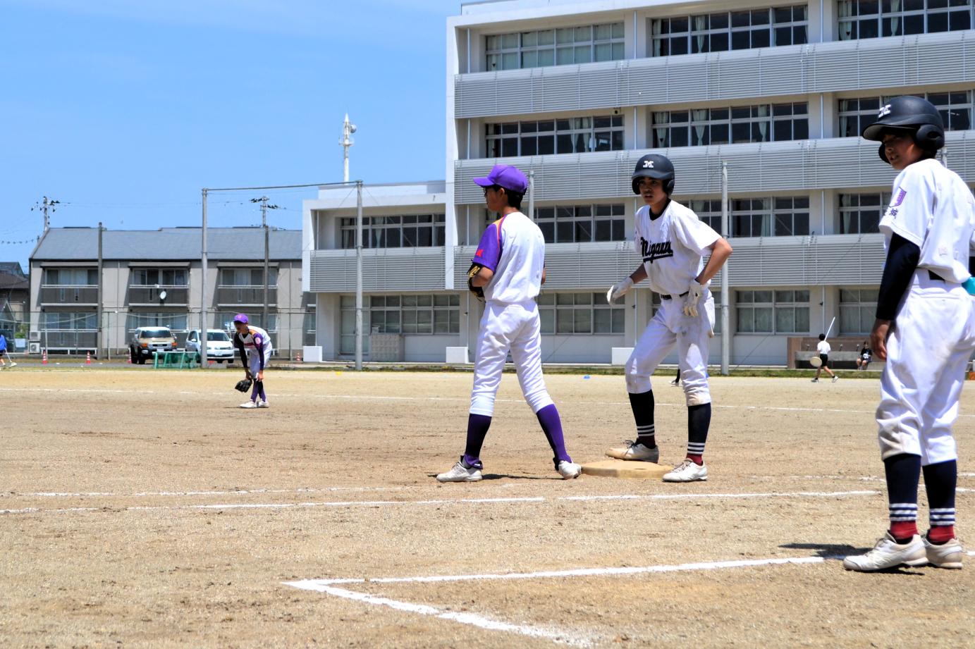 監督の指示を聞きながら