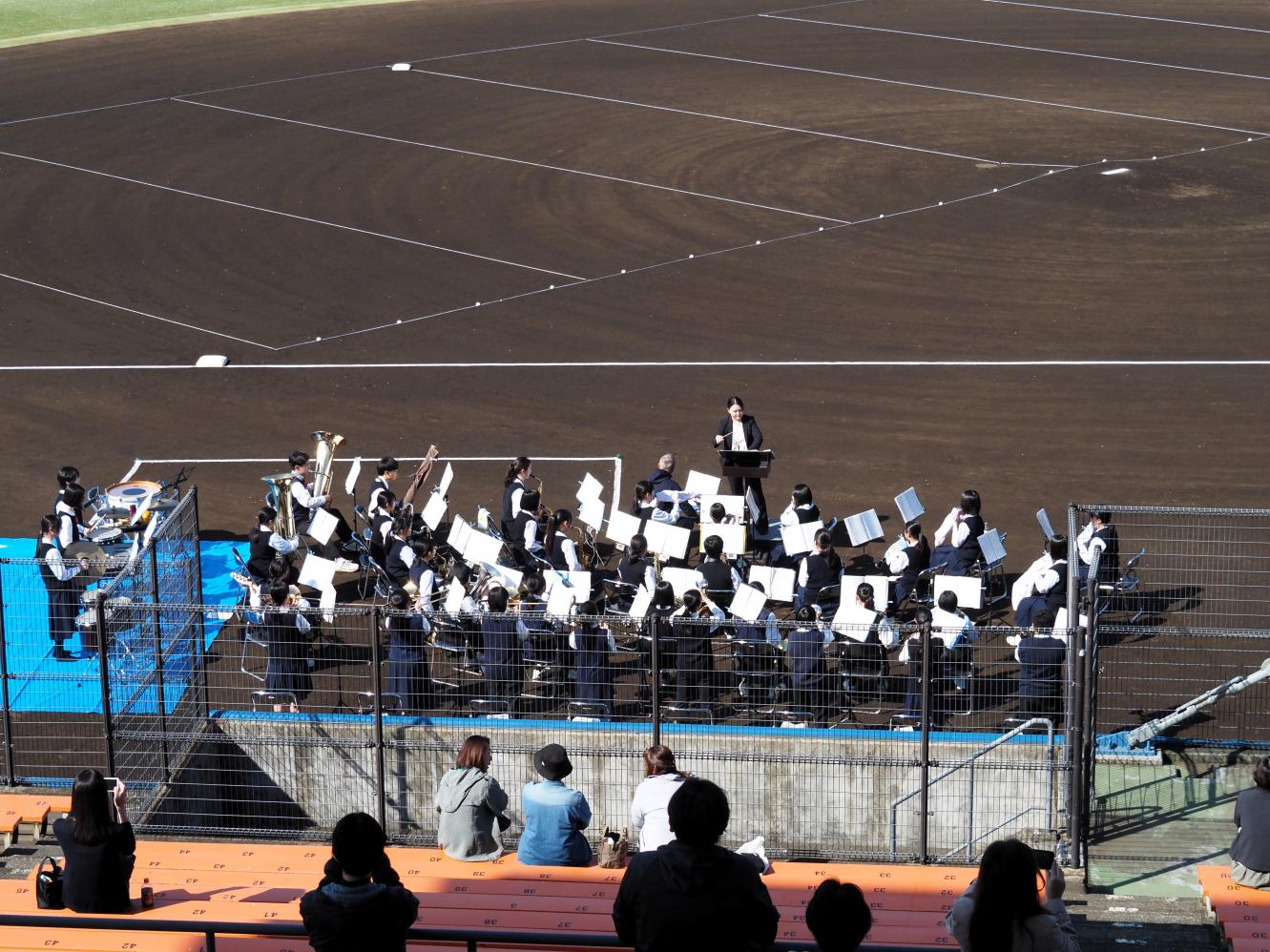 オープニング演奏を務めました