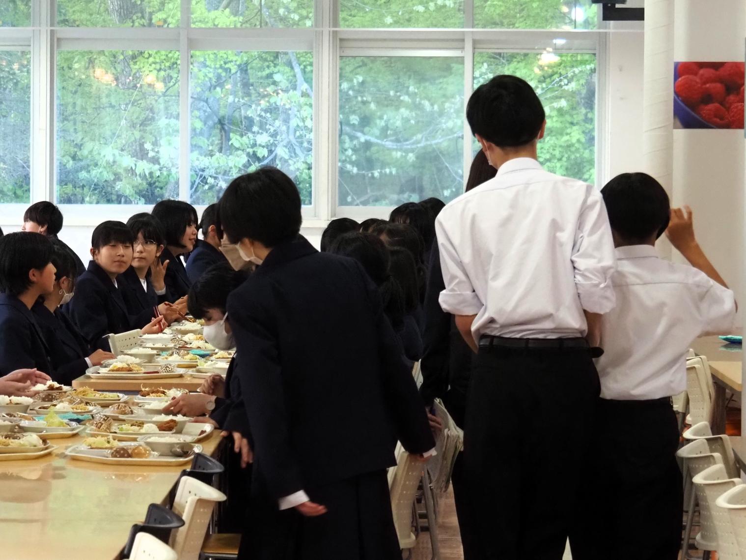 準備ができたら着席して待ちます