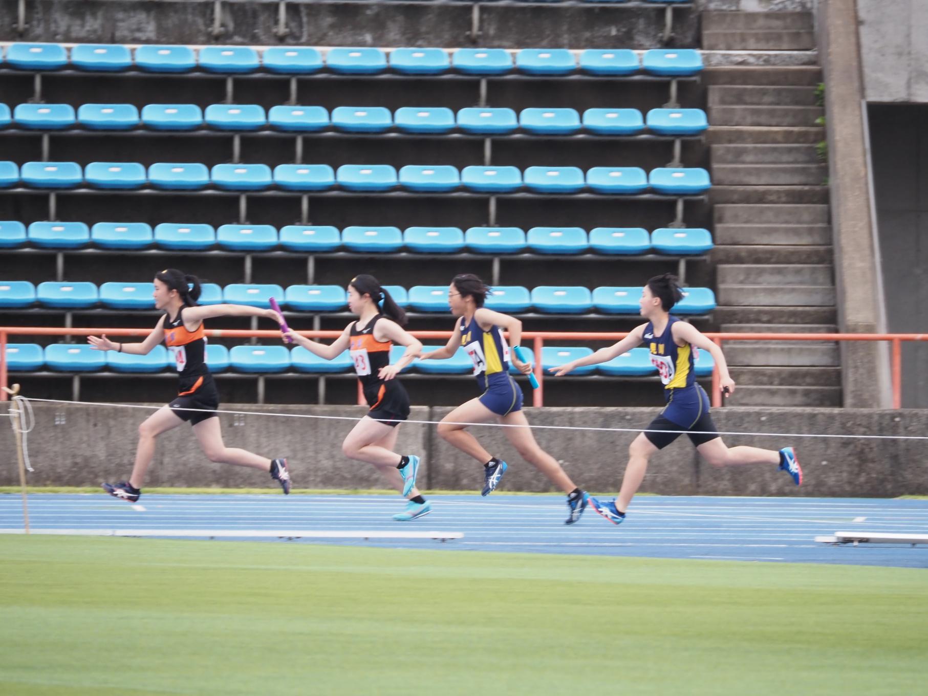 女子リレー