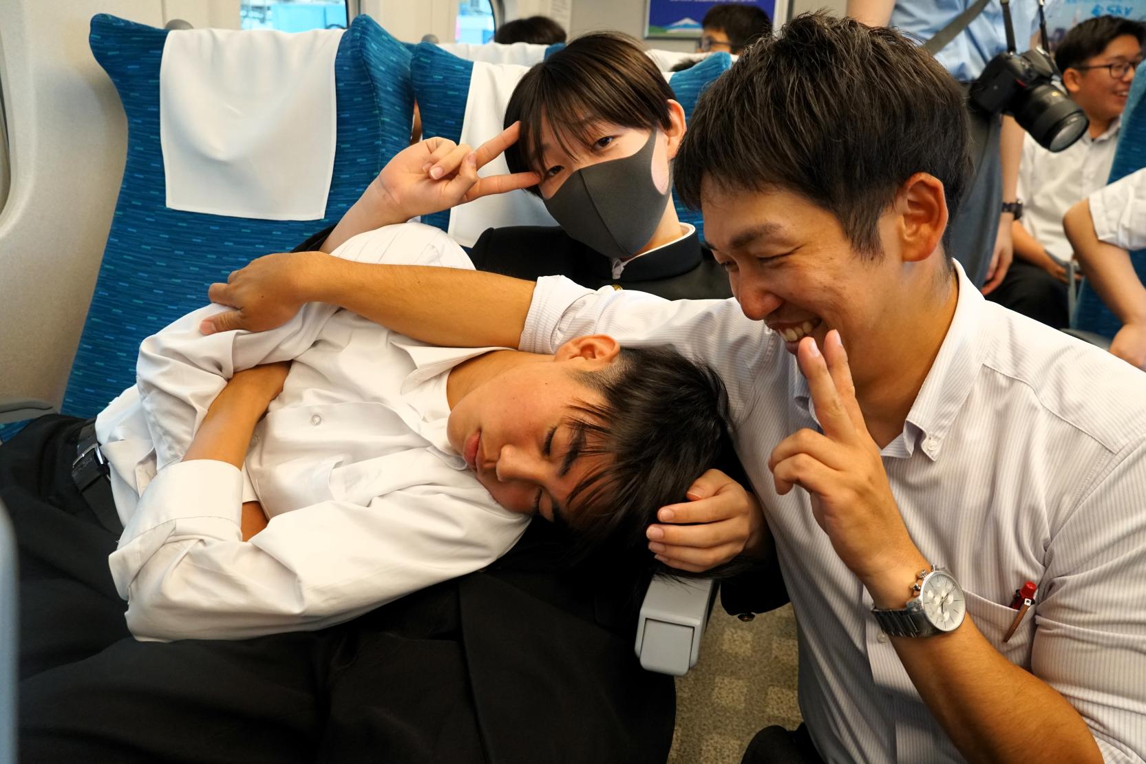 02 朝が早かったので、眠いです