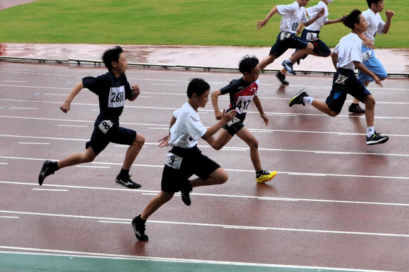 １年生100ｍにたくさんの選手が参加しました