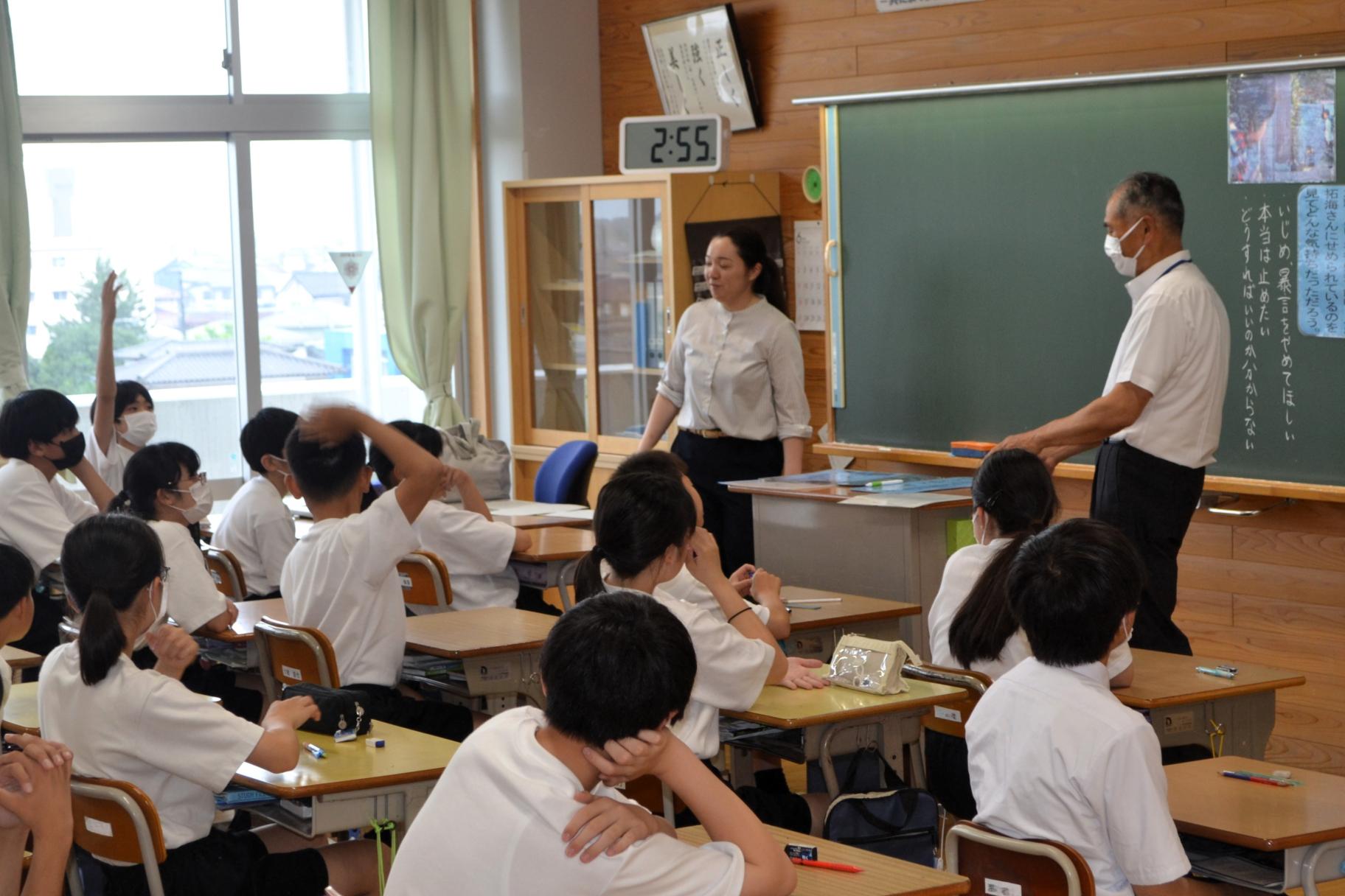 06 挙手発言する姿もありました 06 挙手発言する姿もありました