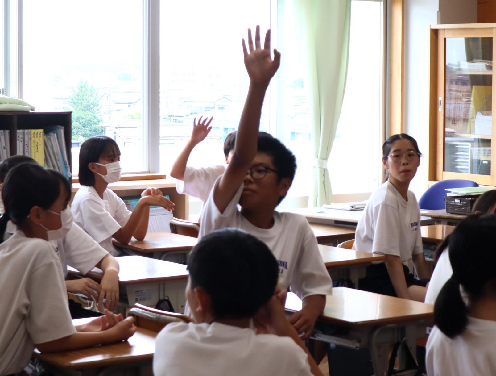 04 講師の方からの問いかけに挙手で答える