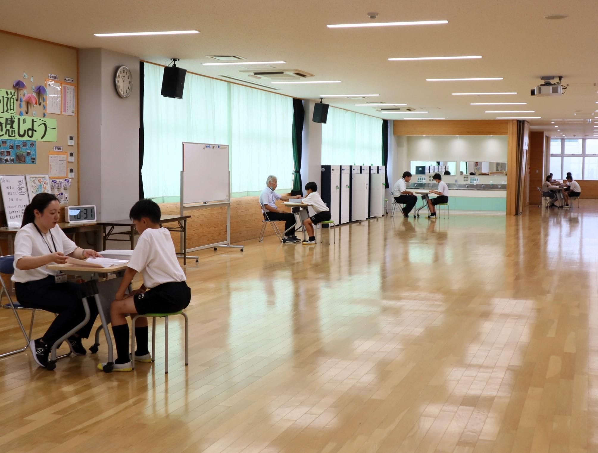 09 1年生は中学校で初めての通知票