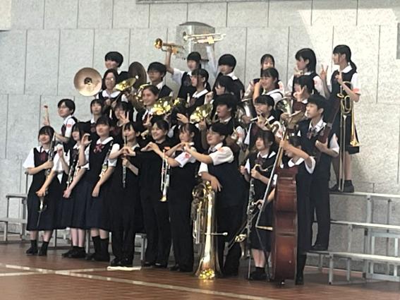 04 3年生と指揮者 04 3年生と指揮者