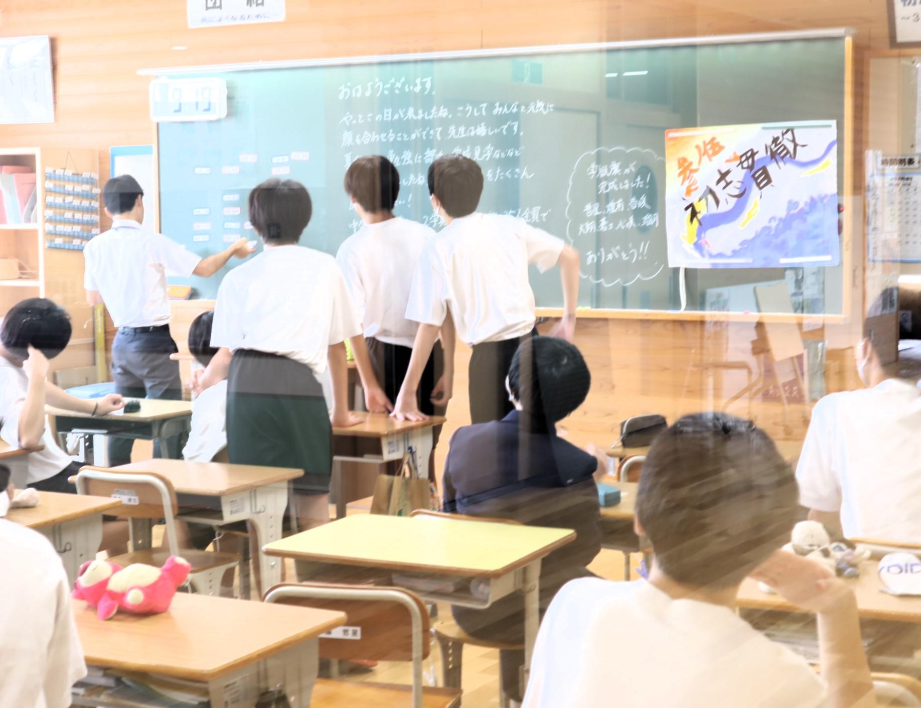 19 席替えをしています