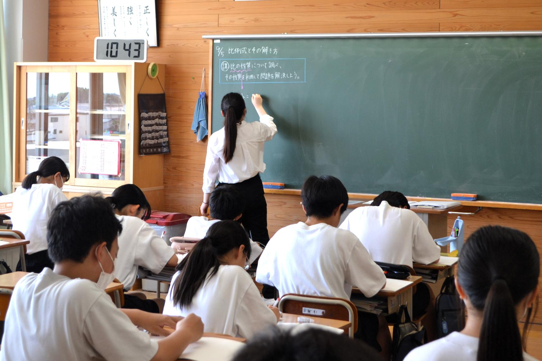 01 教壇実習が始まっています