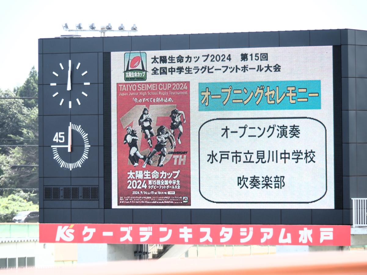 05 オープニングや記念品授与式で演奏しました