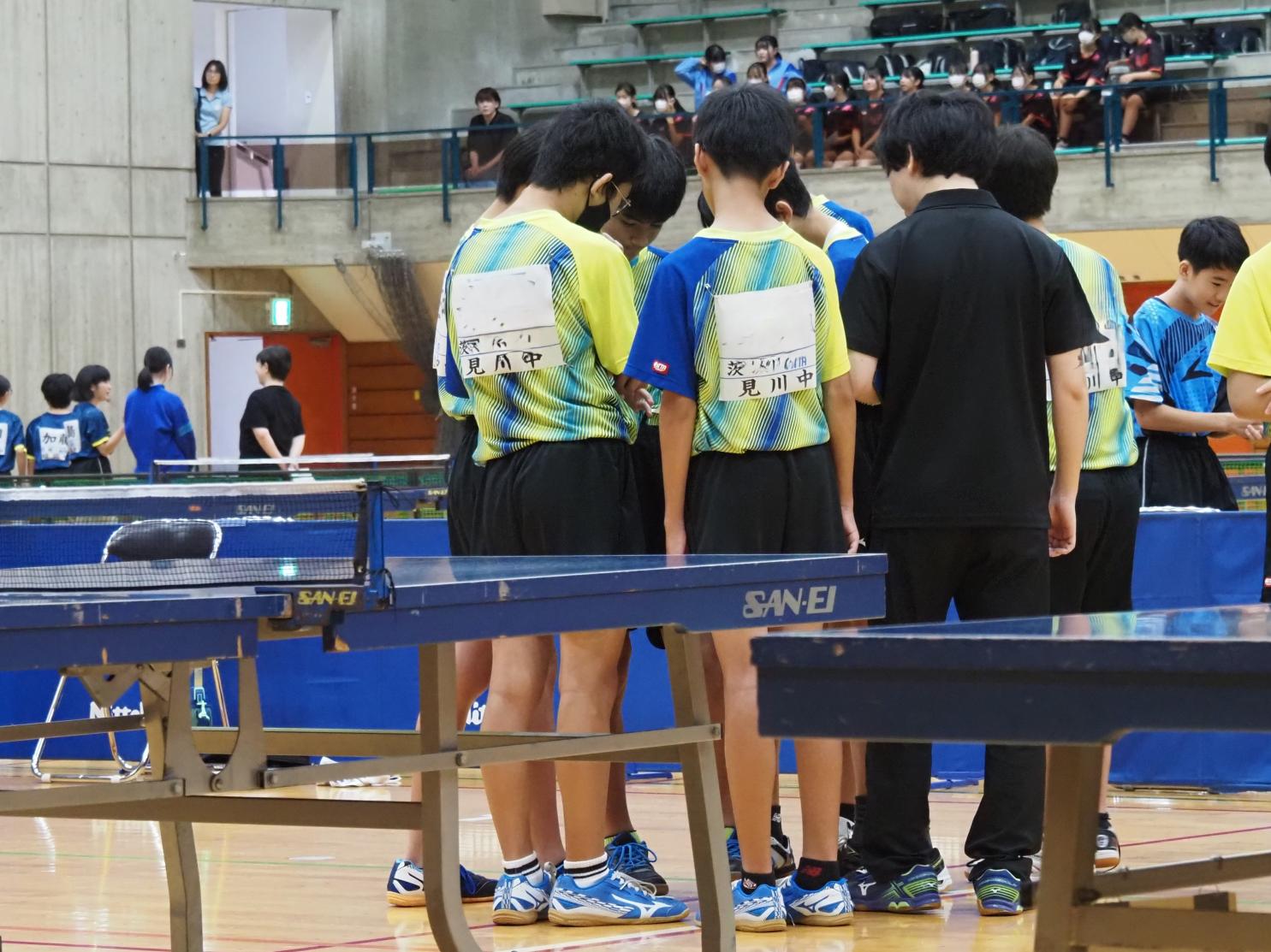 01 男子チームでオーダー確認中