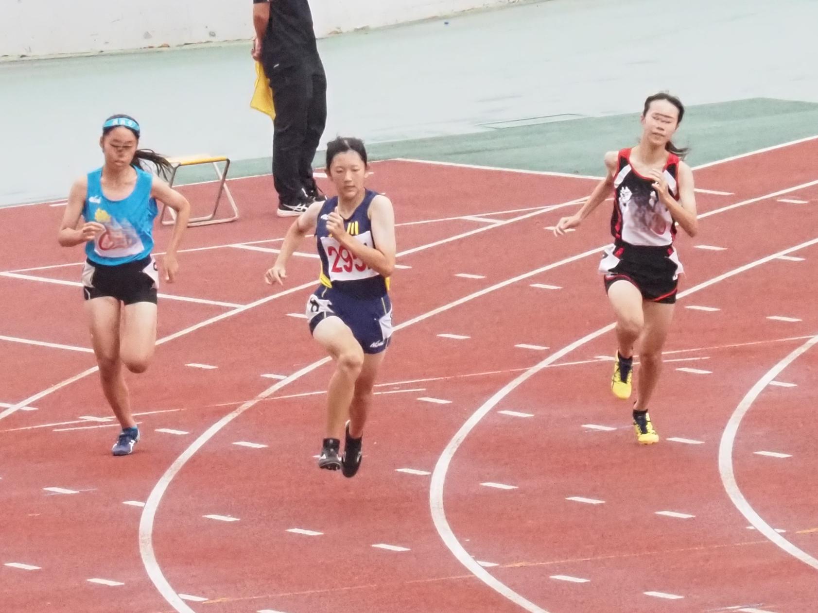 05 4種競技の200mです