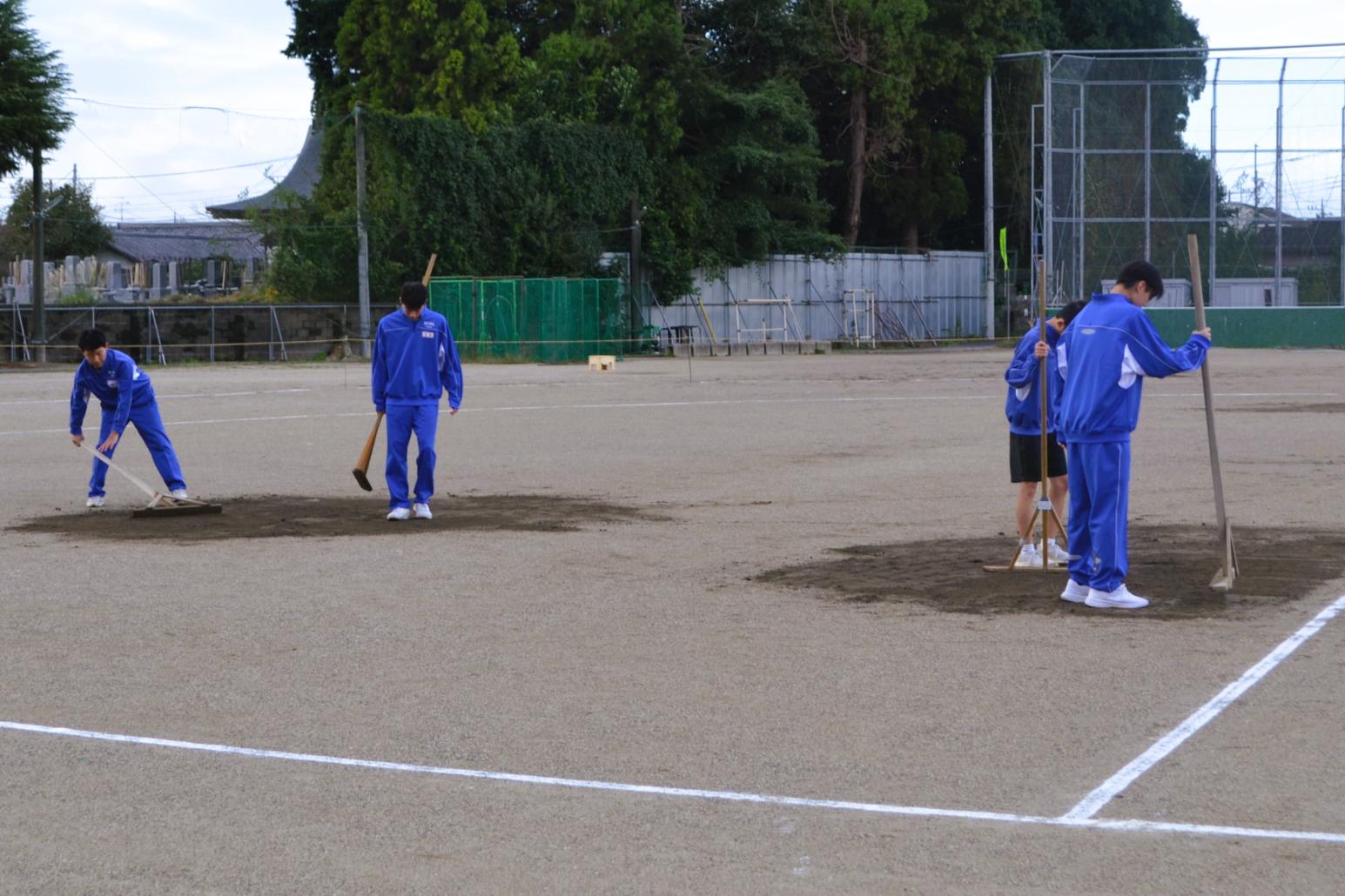 04 引退した3年生部員も来てくれました