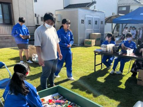 03 お菓子釣りのコーナーを担当