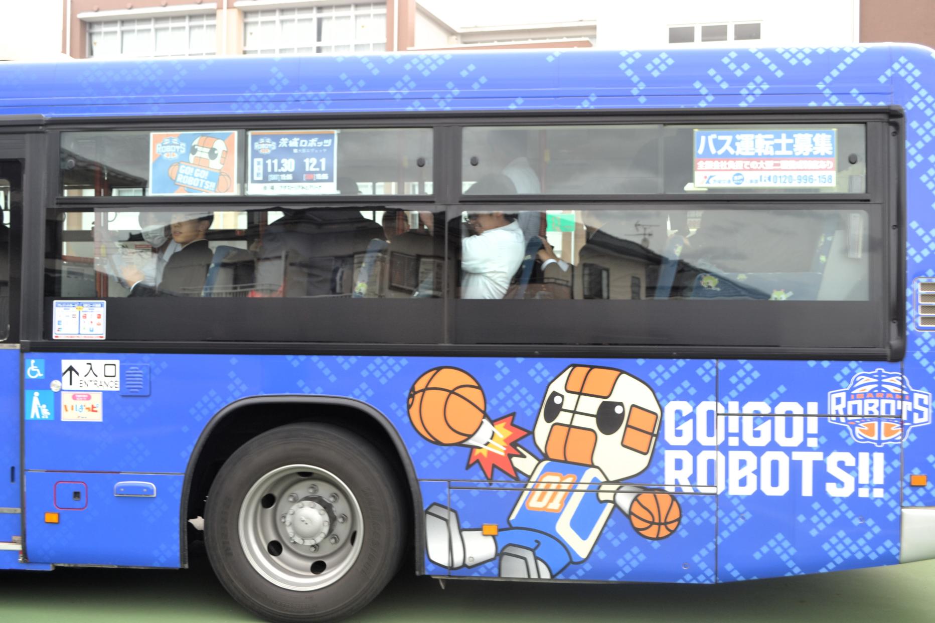 05 バスで出発していきました