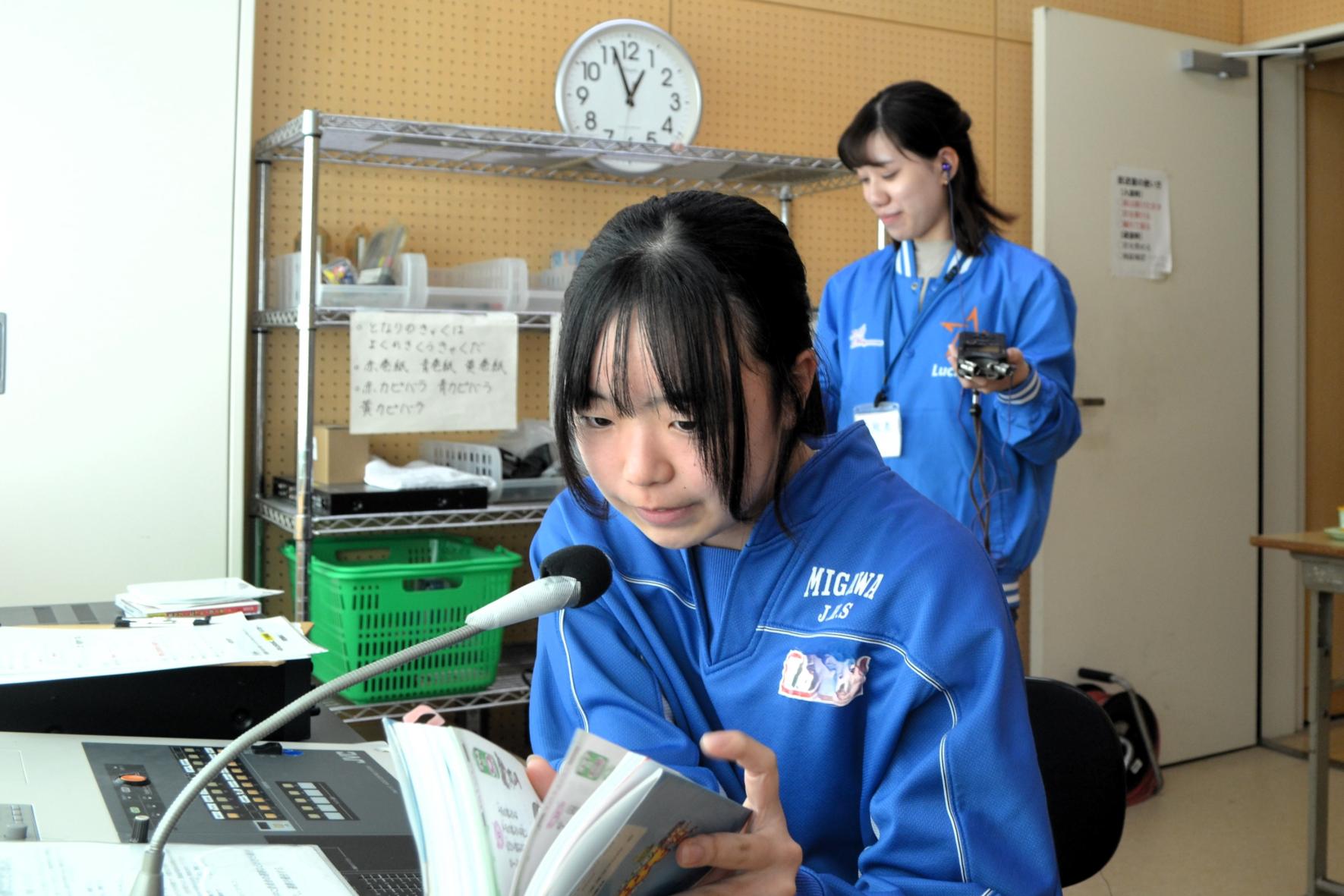02 放送の様子を聴いていてくれました