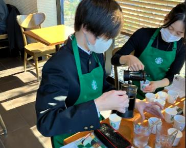 04 カフェでコーヒーのテイスティング体験