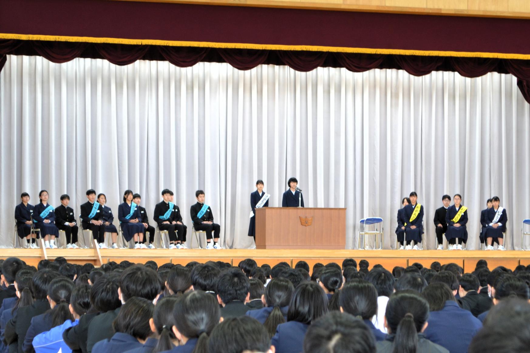 01 体育館での立会演説会