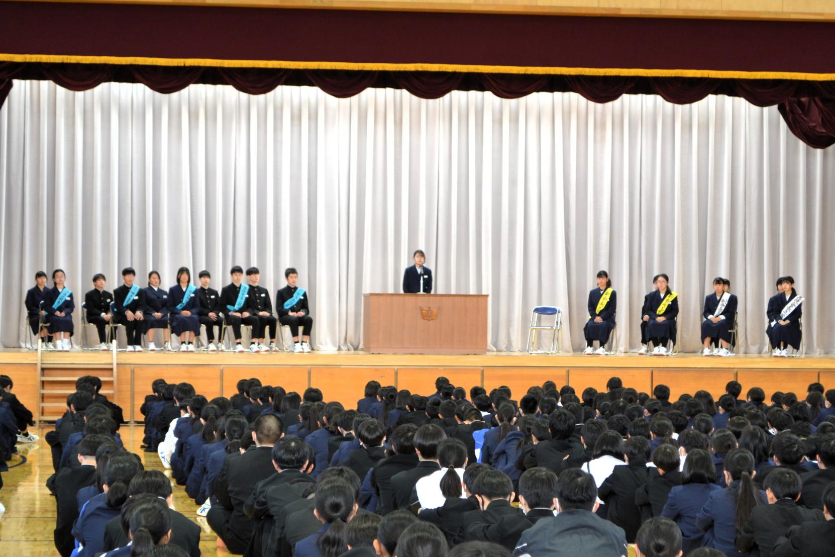 02 聞いている生徒たちも最後まで集中して