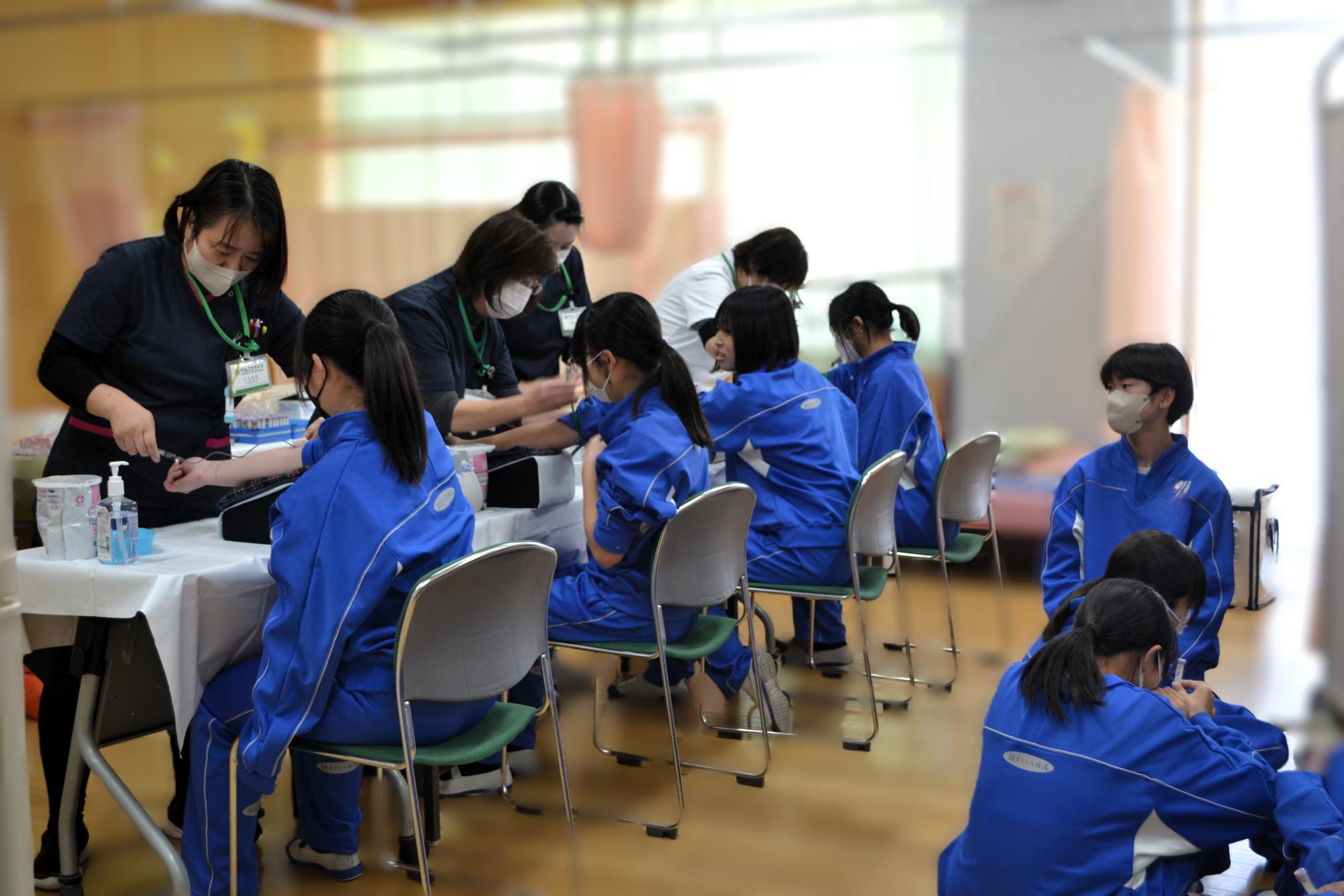 貧血検査の様子 貧血検査の様子