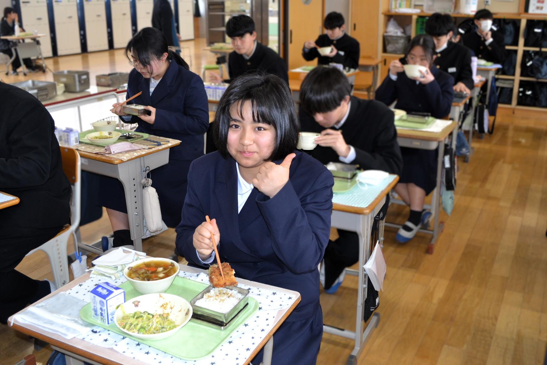 05 美味しくて笑顔がこぼれます