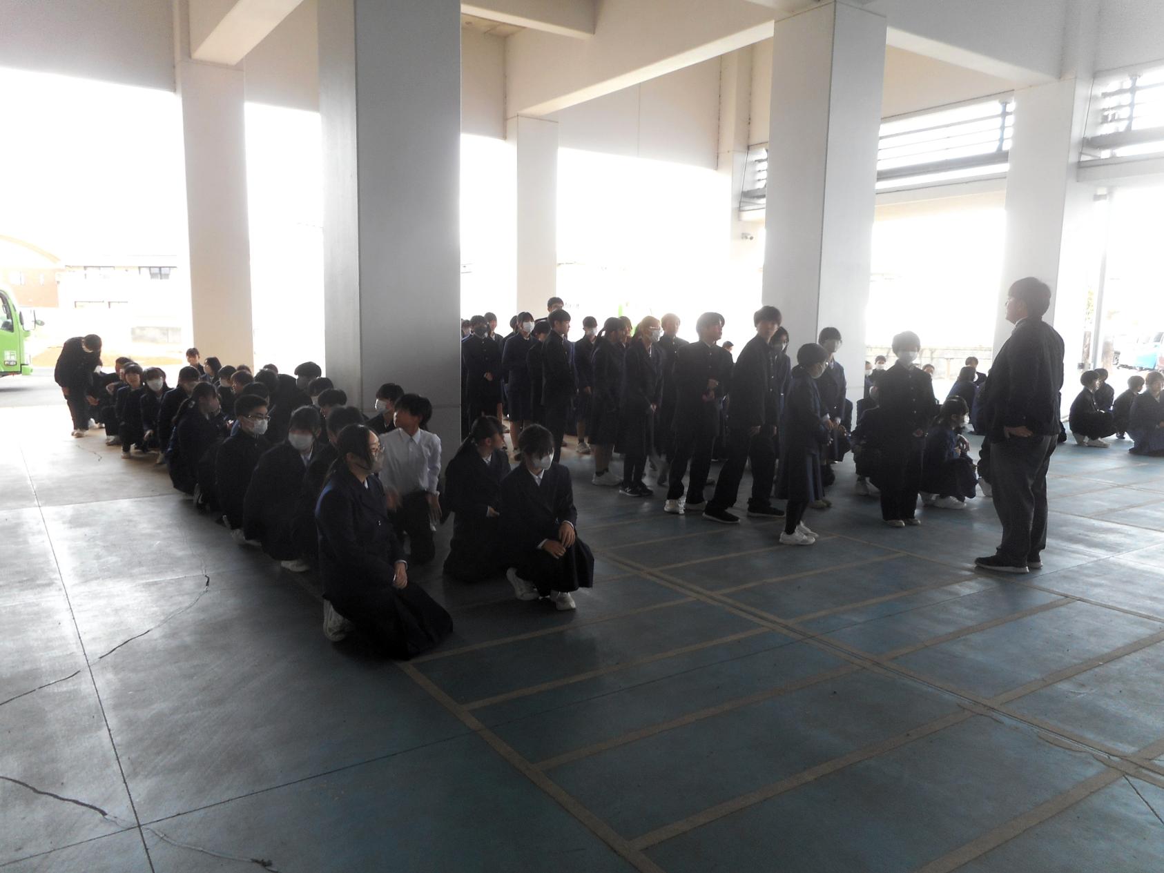 01 中学生のための音楽会に参加します