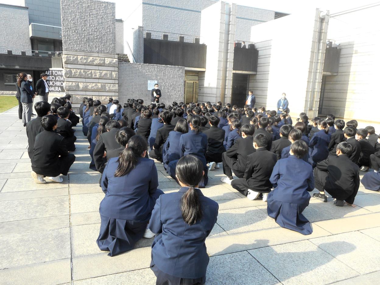 04 水戸芸術館に到着、説明を聞きます