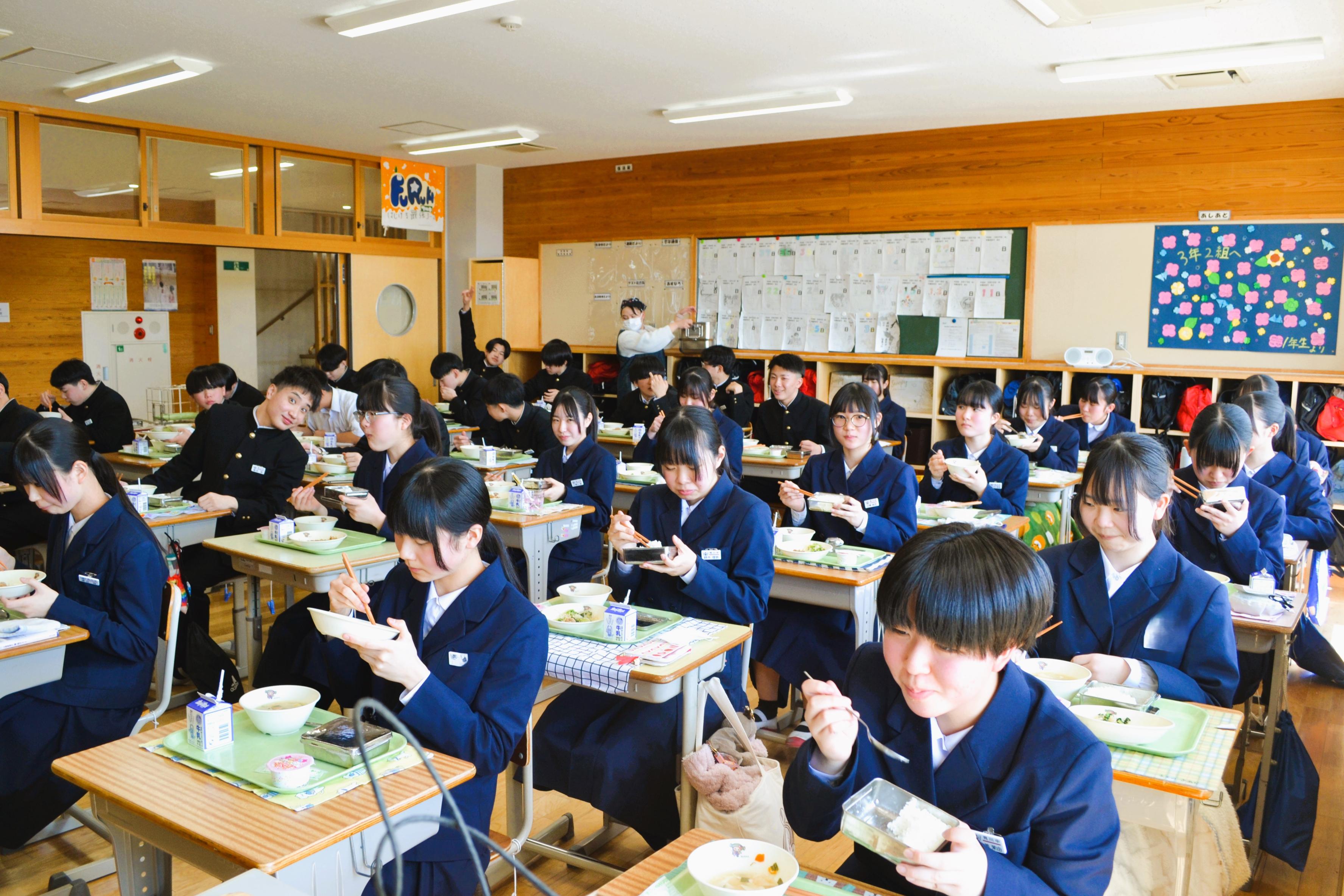 18 給食を食べたら下校です