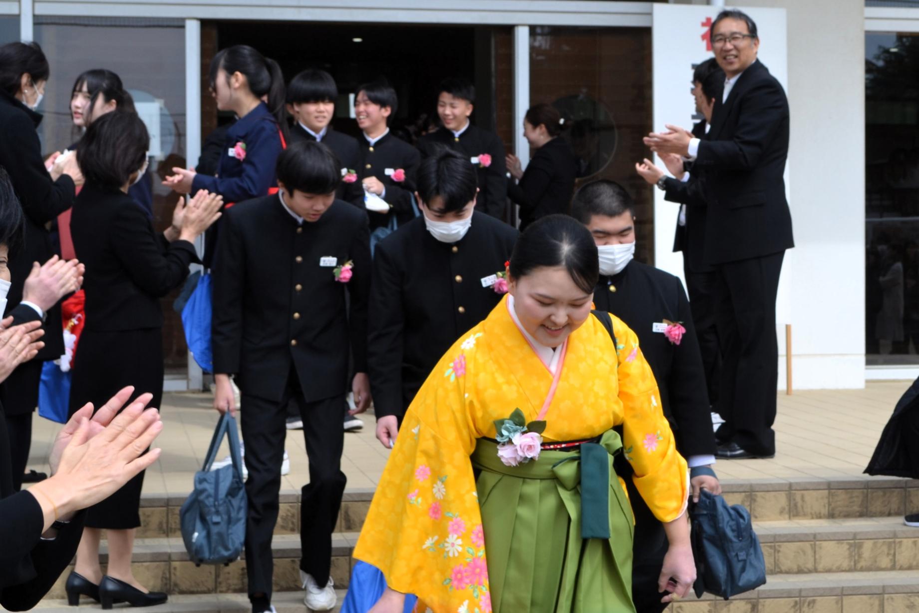 11 笑顔でお別れ