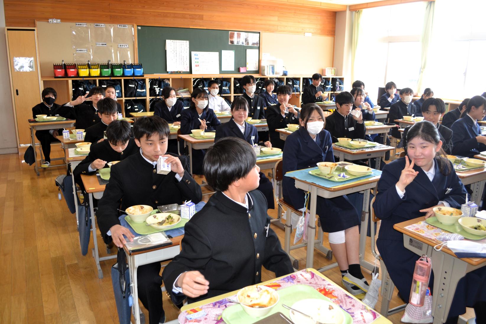 06 １年生の教室にも行ってみました