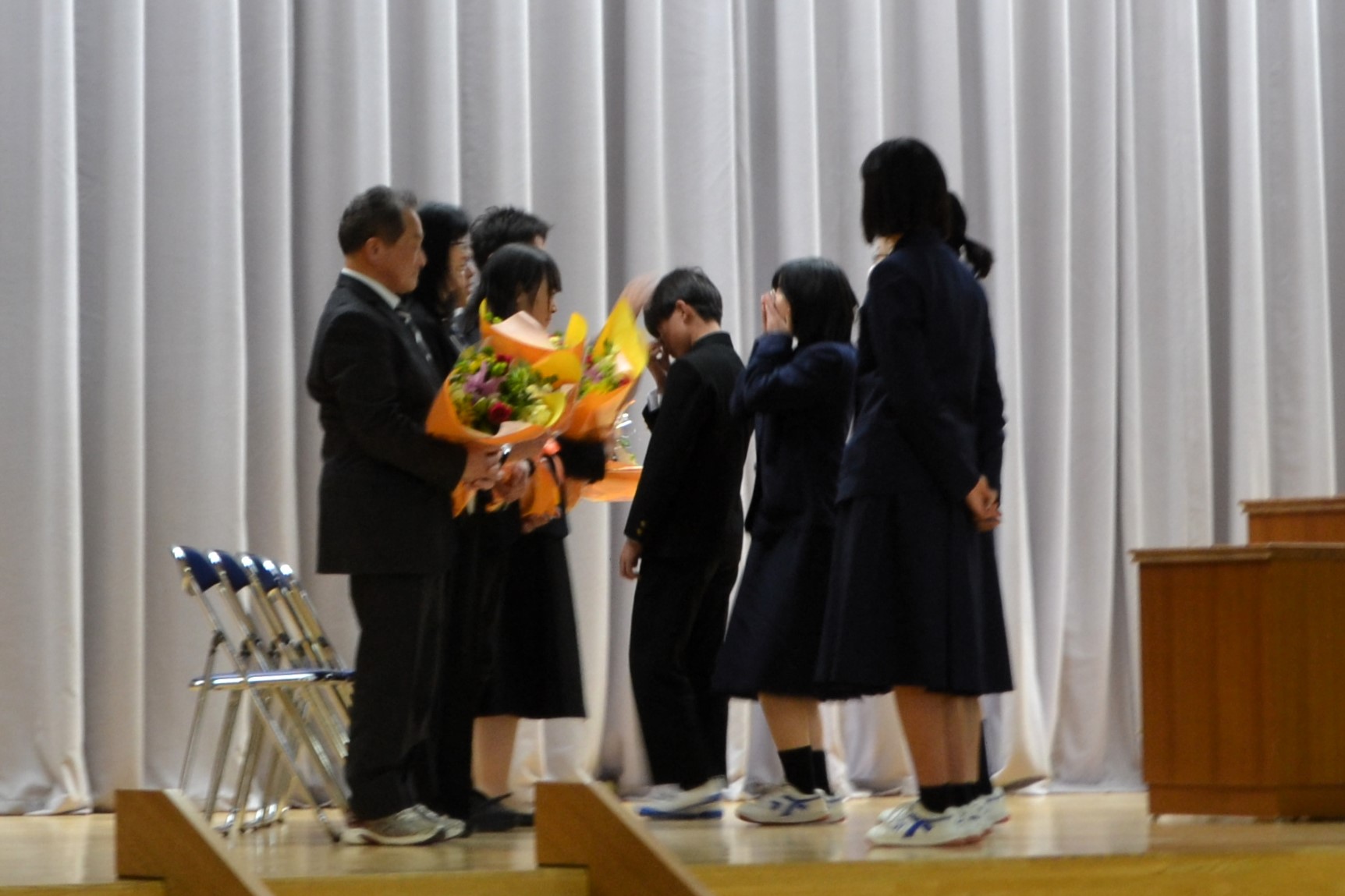 06 お世話になった先生との別れに涙が出ました