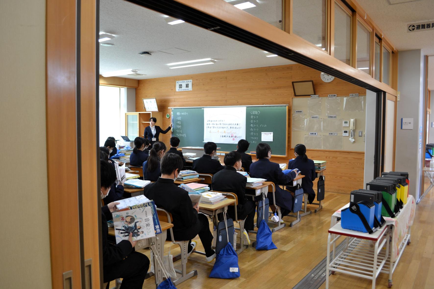 05 新しい教科書が配られたり