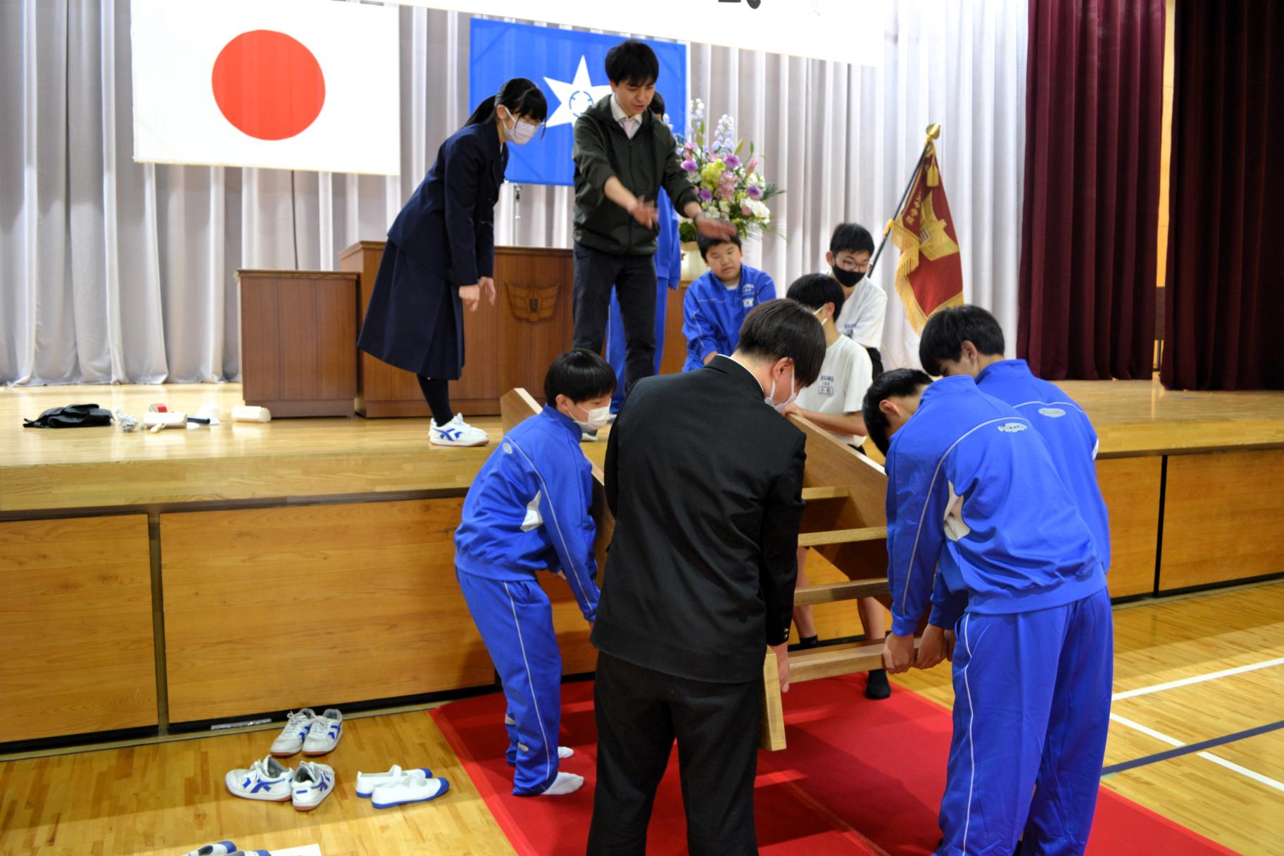 11 中心がずれなように注意して設置しました