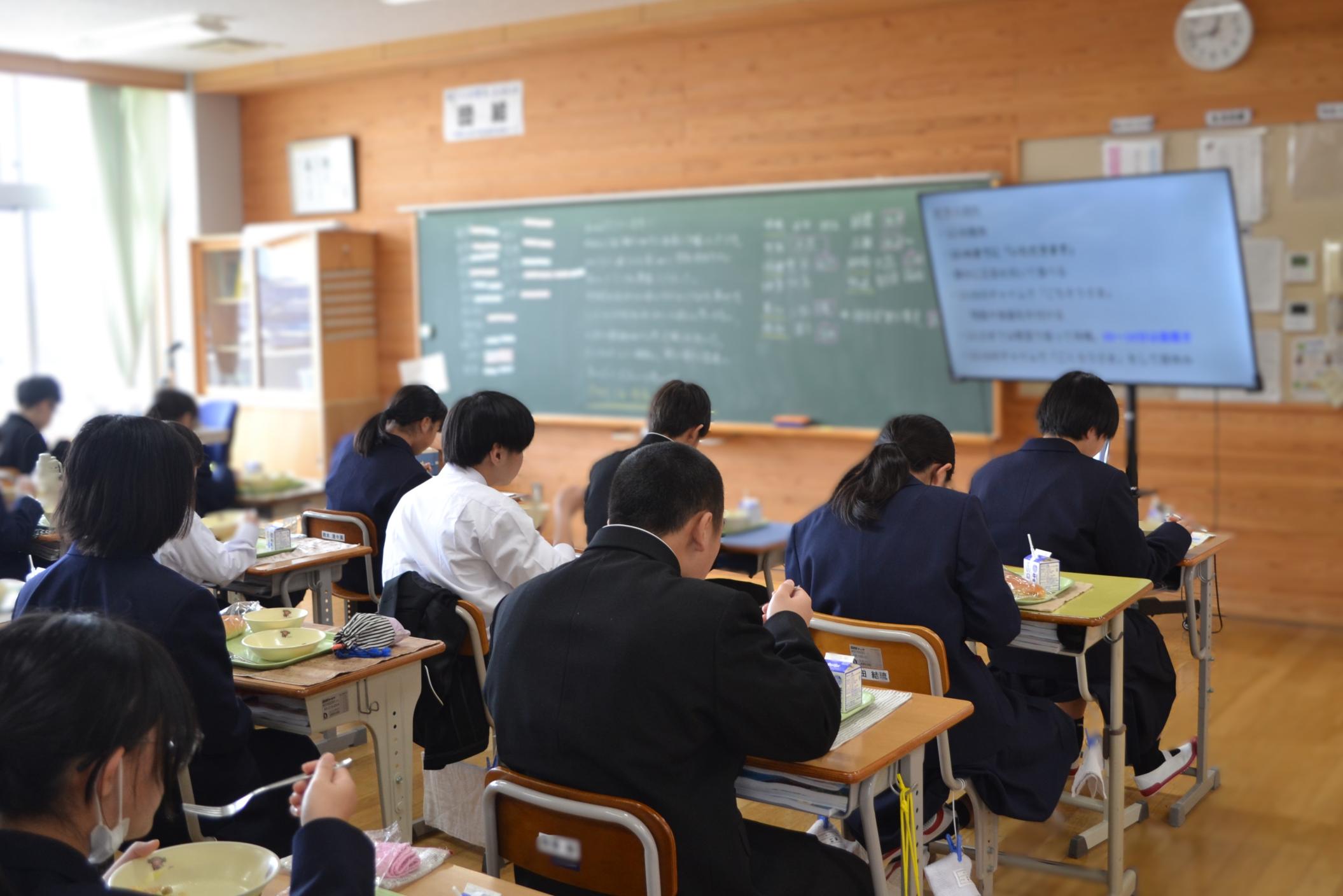 01 中学校での初給食