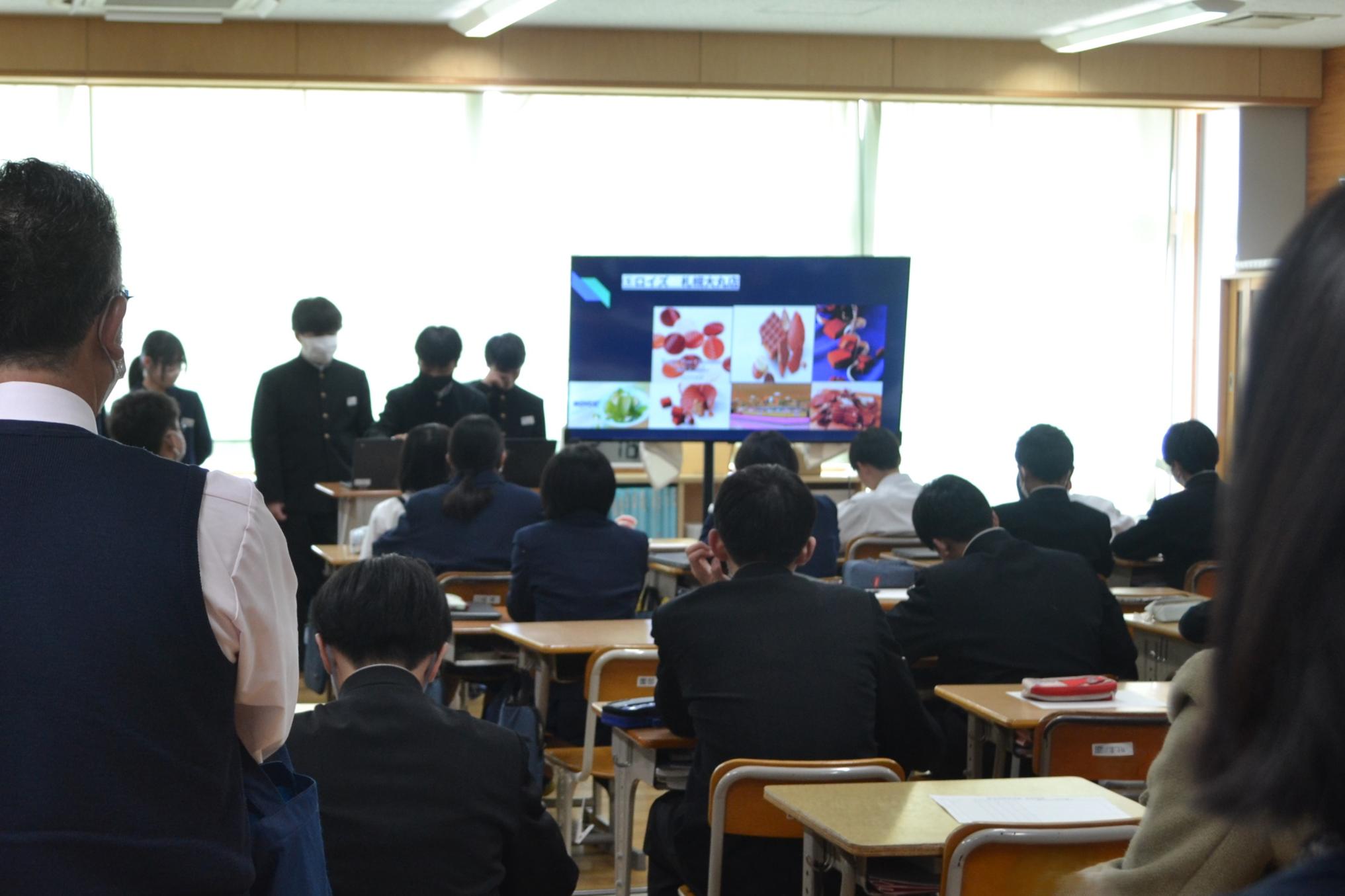 07 北海道について調べたことを発表する２年生