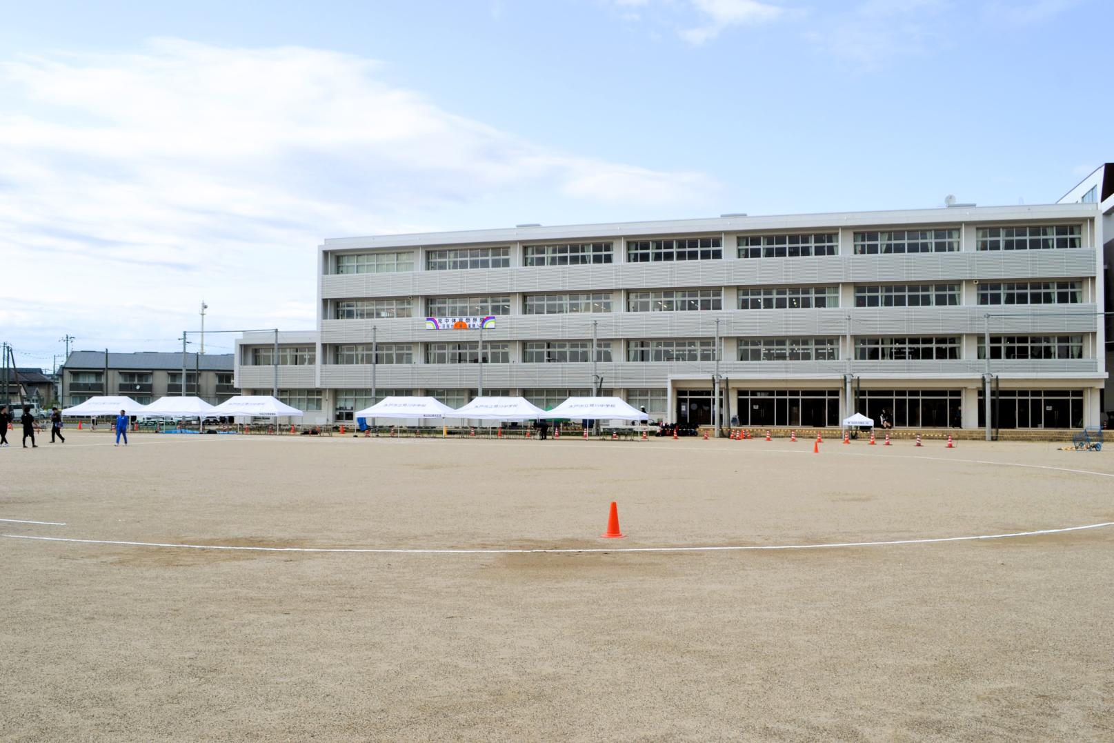 06 生徒たちの力で会場がしっかり整いました