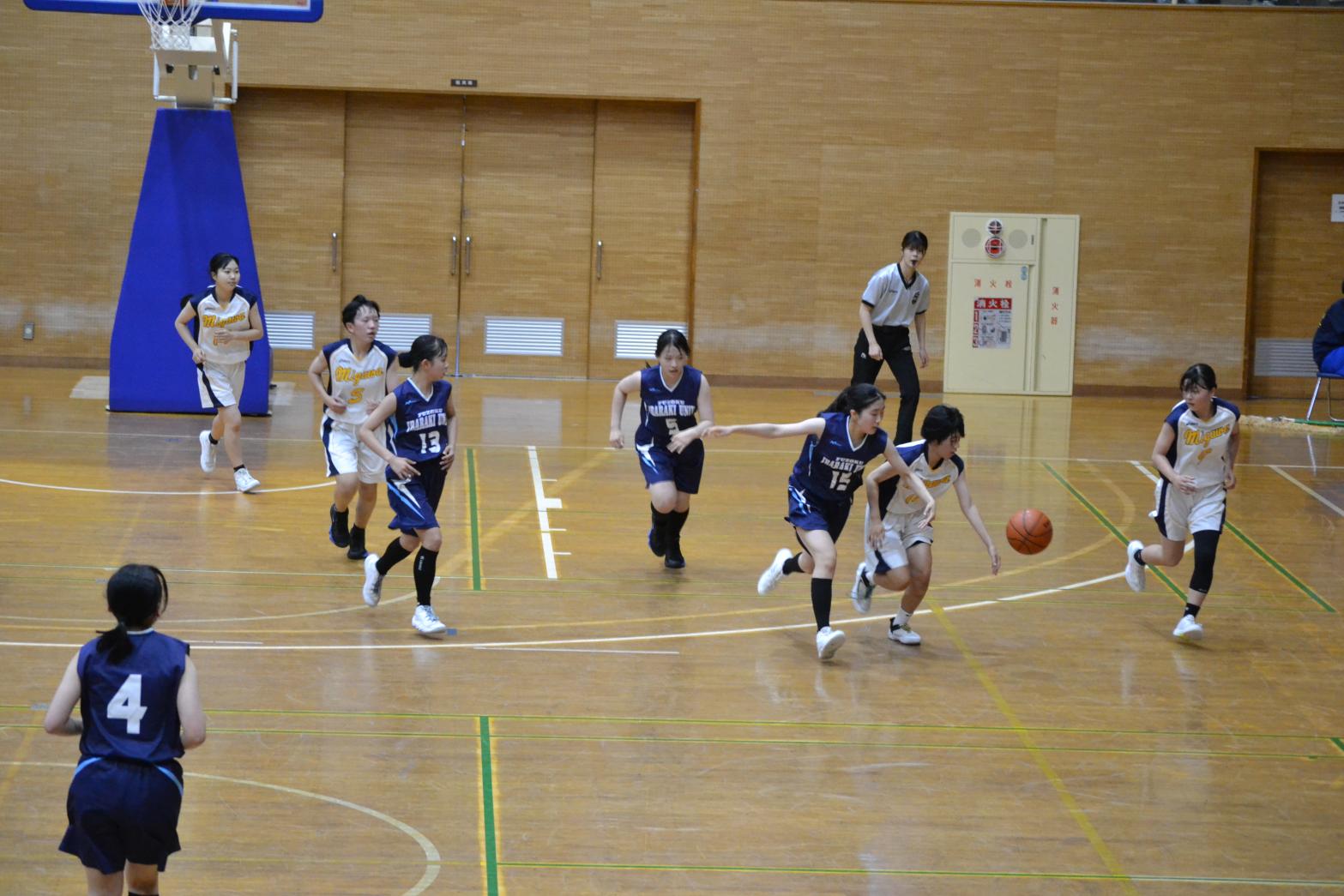 女バス１