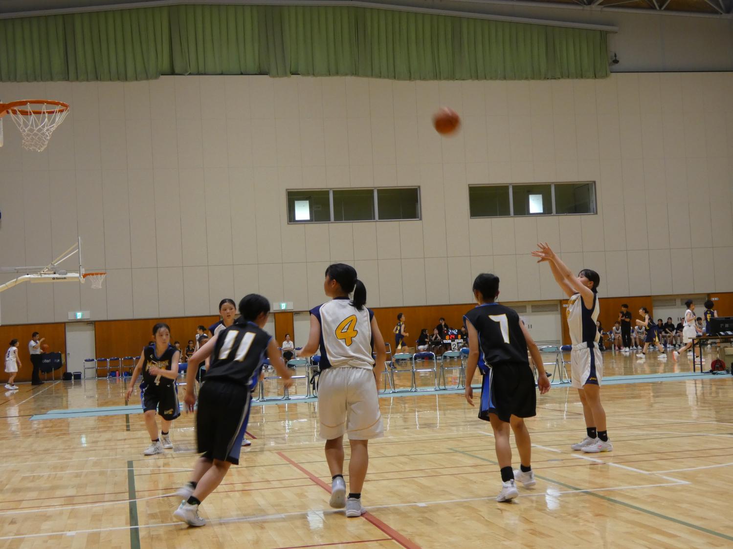 女バス１