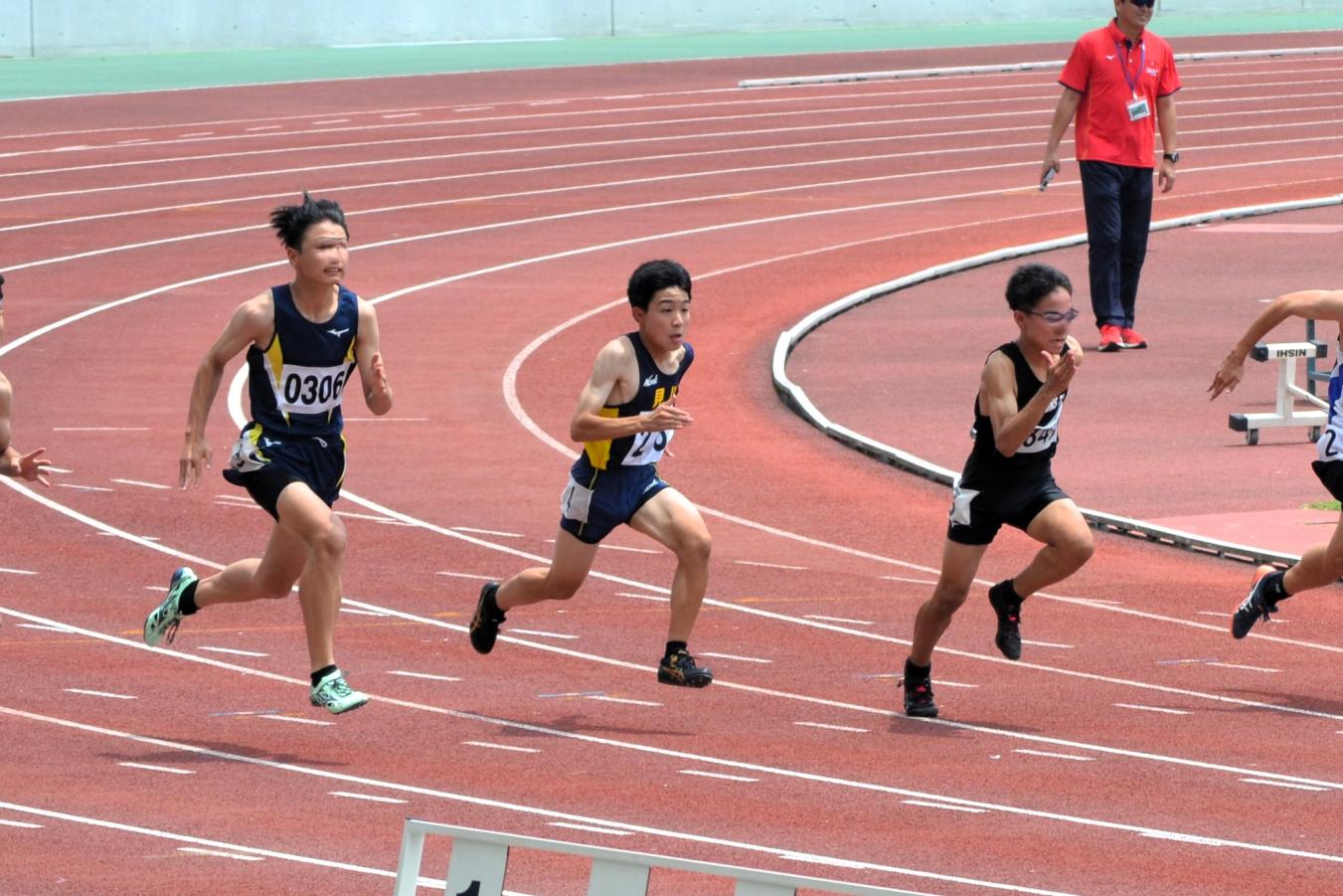 04 2年男子100m走