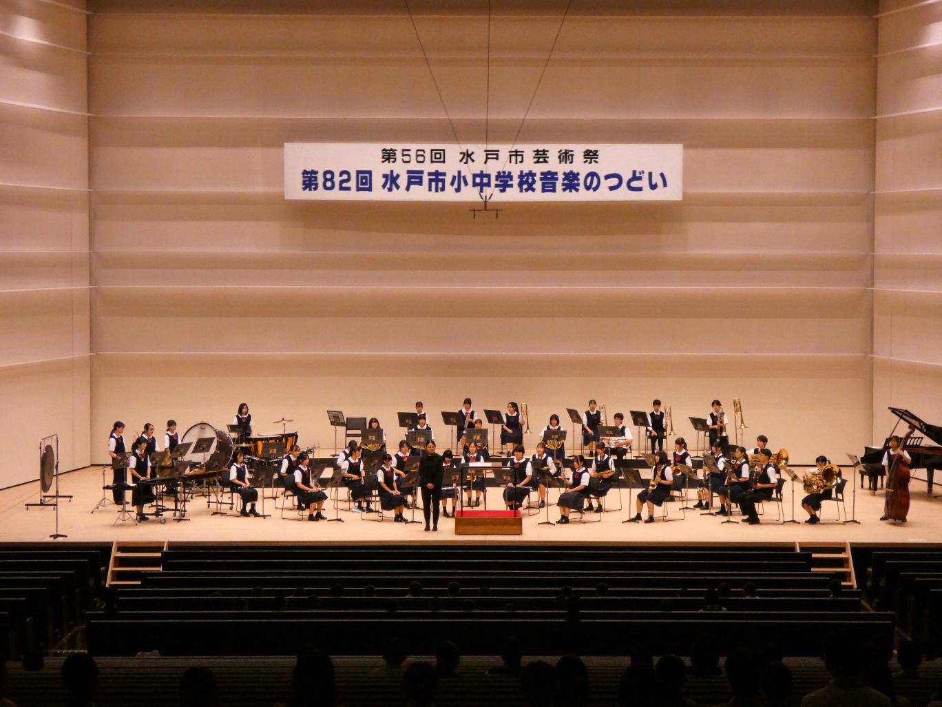 02 水戸市民会館の素晴らしいステージで演奏です